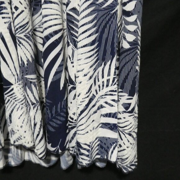 SAMI & JO | large | Navy & White Floral Pattern Short Sleeve Dress | Scoop Neck - Picture 9 of 16